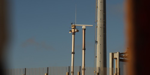 An Anduril tower and radar system at the San Diego border.